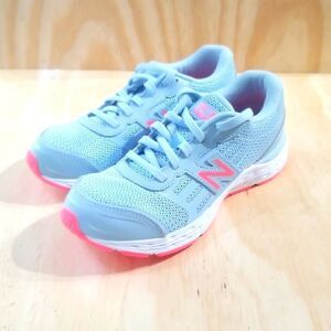 Brand  new Wmn's New Balance Size 6 1/2 Air/GT 680